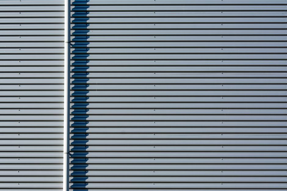Bardage métallique d'un bâtiment d'activité